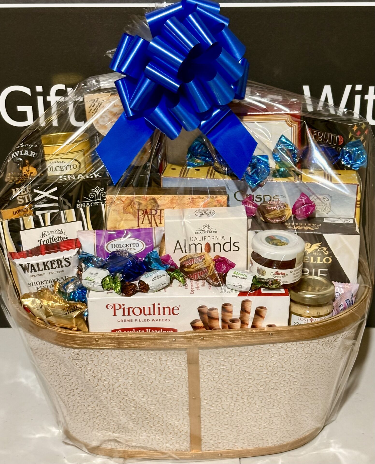 basket1 Beautiful Blue Cake