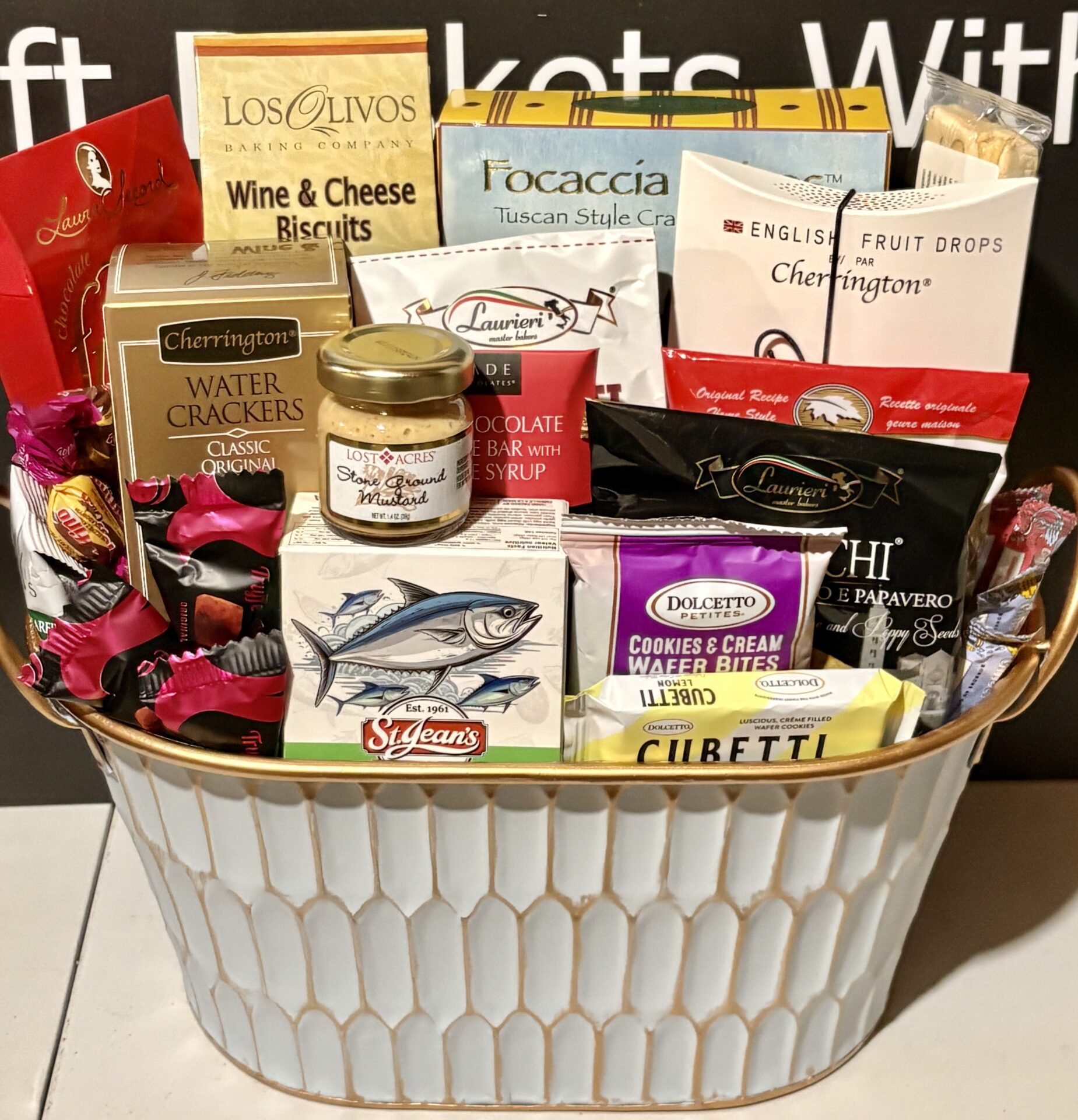 basket3 Beautiful Blue Cake